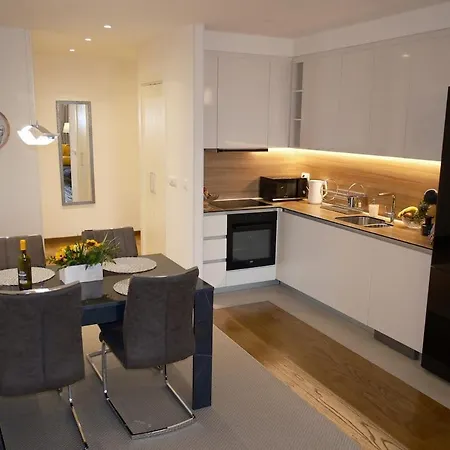 Elegant Bw Two Bedroom Apartment-promenade View Apartment *